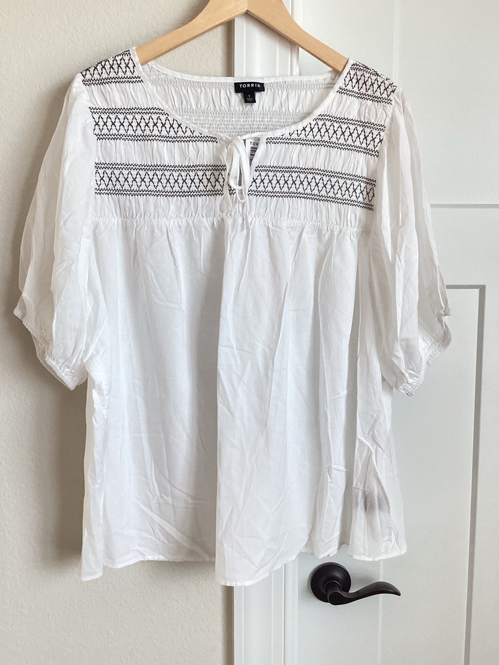 Torrid Short-Sleeve Blouse Puff-Sleeve Smocked Peasant Boho New Size 1 White